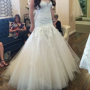 Monique Lhuillier Anouk Wedding Gown